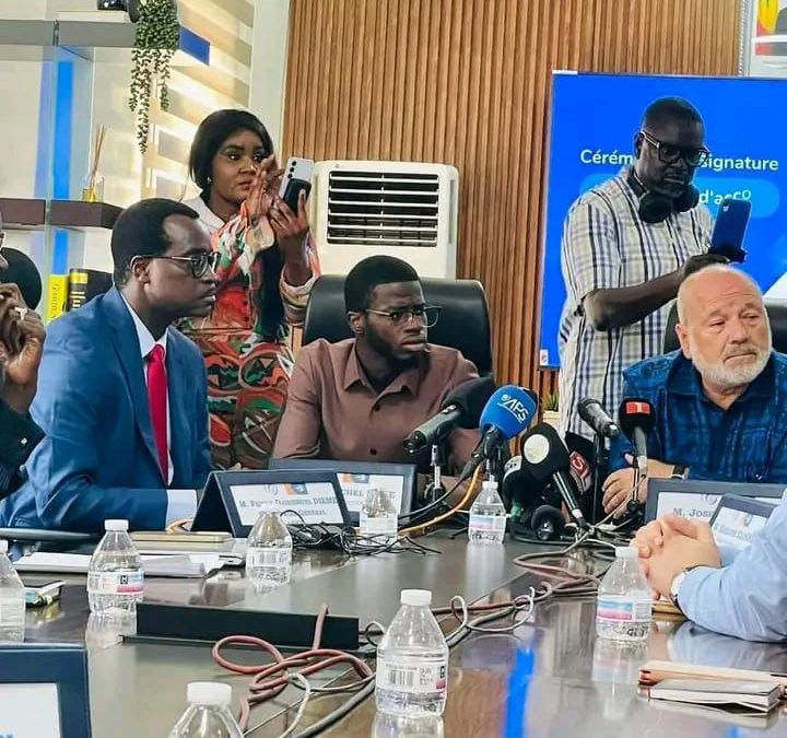 Dès prise de fonction, le DG de l’ASER a bloqué l’exécution du contrat de marché Nº T0296/24-DK pour l’électrification de 928 localités au Sénégal d’un coût global de 140 000 000 d’Euros soit 91.833.980.000 Fcfa pour le renégocier.