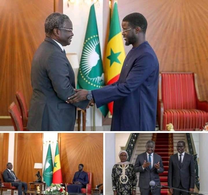 Le Président de la République, Bassirou Diomaye Faye, a reçu dans la soirée Abdoulaye Diop, Président de la Commission de l’Union Économique et Monétaire Ouest Africaine (UEMOA).