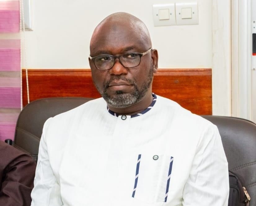 Fausse solution a un vrai problème par Souleymane Jules SENE