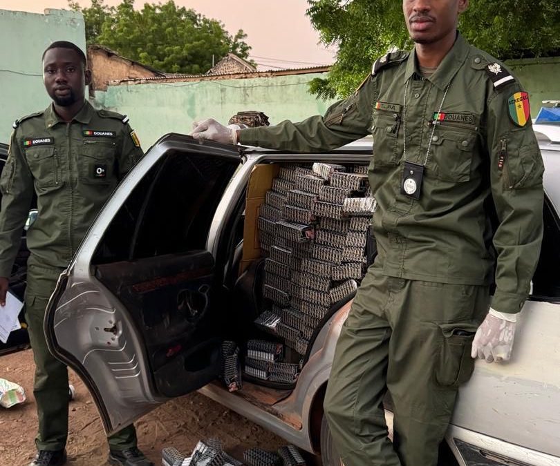 COMMUNIQUESaisie de billets noirs à Dakar et de faux médicaments à KoungheulLes Douanes sénégalaises intensifient les opérations de lutte contre le faux monnayage et les trafics illicites de toutes sortes sur toute l’étendue du territoire national. Dans ce cadre, d’importants lots de médicaments et de billets noirs ont été saisis à Dakar et à Koungheul, dans la région de Kaffrine.