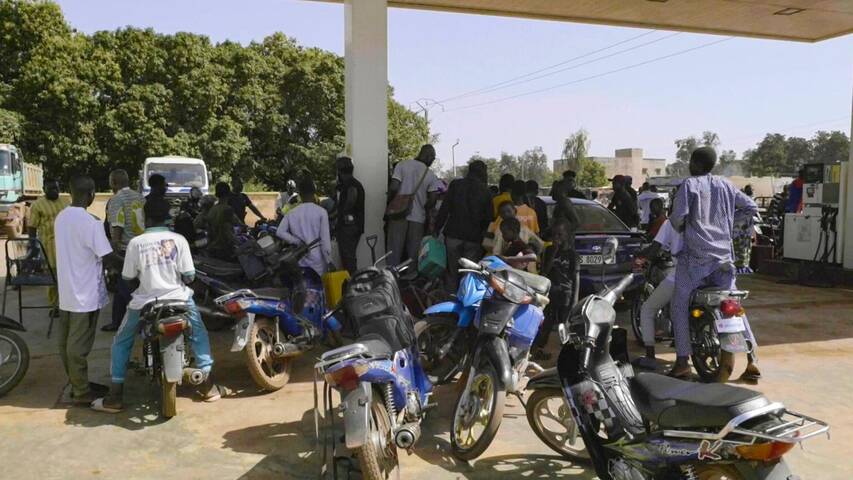 Pénurie de carburant au Mali après un mois de blocus jihadiste