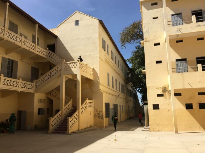 Premier Lycée de la France d’Outre-Mer, le lycée Cheikh Omar Foutiyou Tall accuse le poids des âges