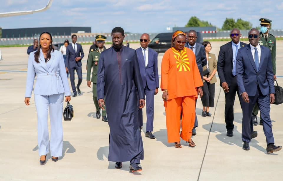 Le Président Bassirou Diomaye Faye est arrivé à Paris ce mercredi pour prendre part à un sommet de haut niveau sur le « Sport pour le Développement Durable ».