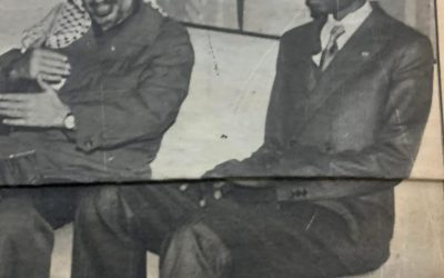 Nous avons ici une photo historique : Yasser Arafat et le Président Abdou Diouf en 1984 à Dakar.Le chef politique de la Palestine était en visite officielle au Sénégal .Le Sénégal a depuis son indépendance, était un soutien et un allié intransigeant de la Palestine contre l’occupation.Yasser Arafat avait même un passeport diplomatique sénégalais.A.S