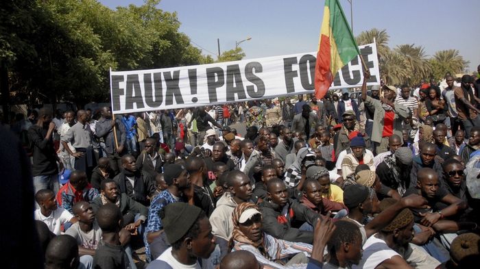 SÉNÉGAL : LA RÉVOLUTION À L’ÉPREUVE DU POUVOIRLa scène politique sénégalaise traverse aujourd’hui une période d’intense effervescence.