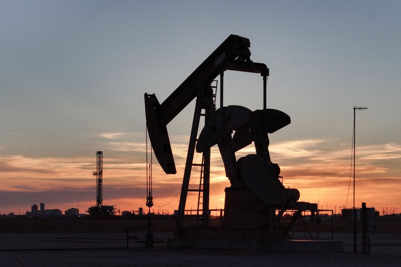 Les prix du pétrole grimpent après de nouvelles frappes américaines contre l’Iran
