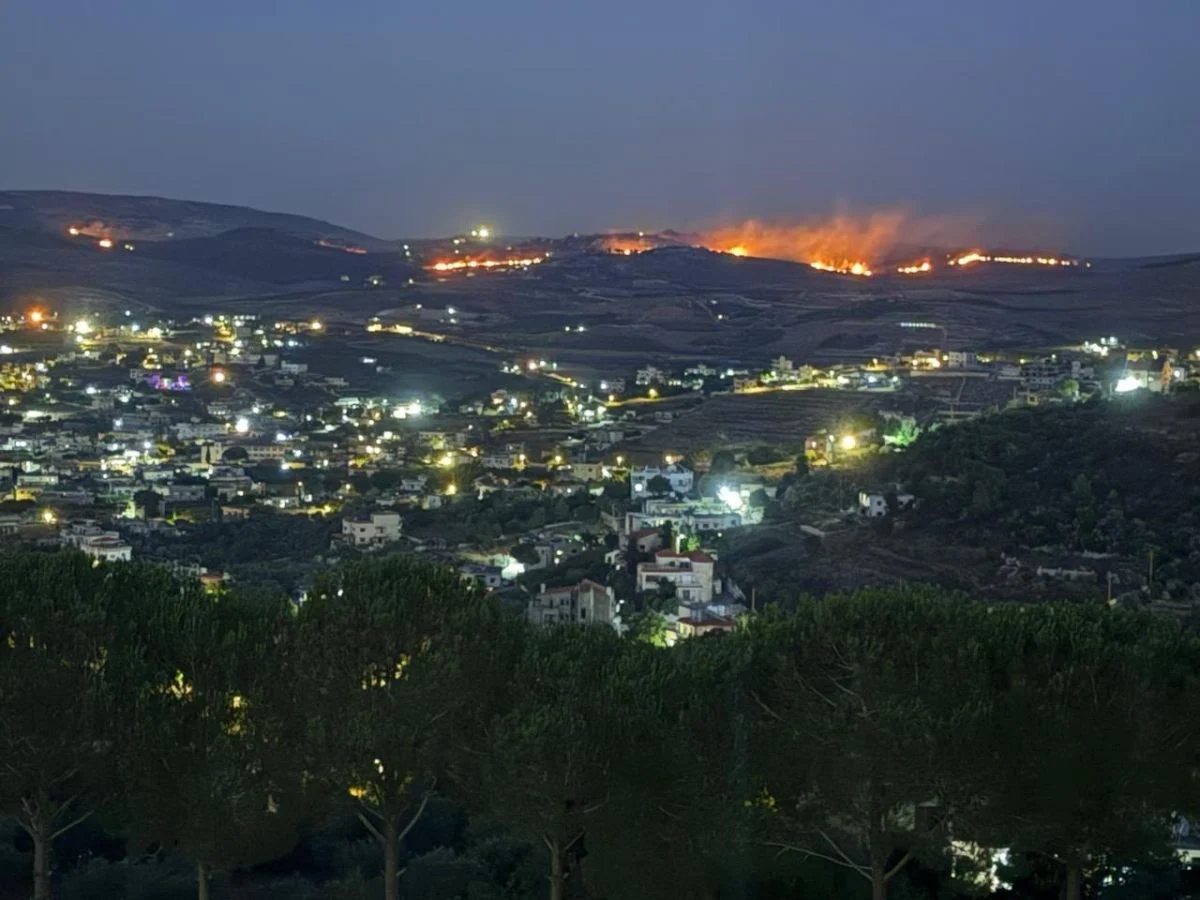 « Nous avons regardé les champs brûler, impuissants et en larmes » : À Yaroun, l&rsquo;armée israélienne réduit en cendres des oliviers centenaires